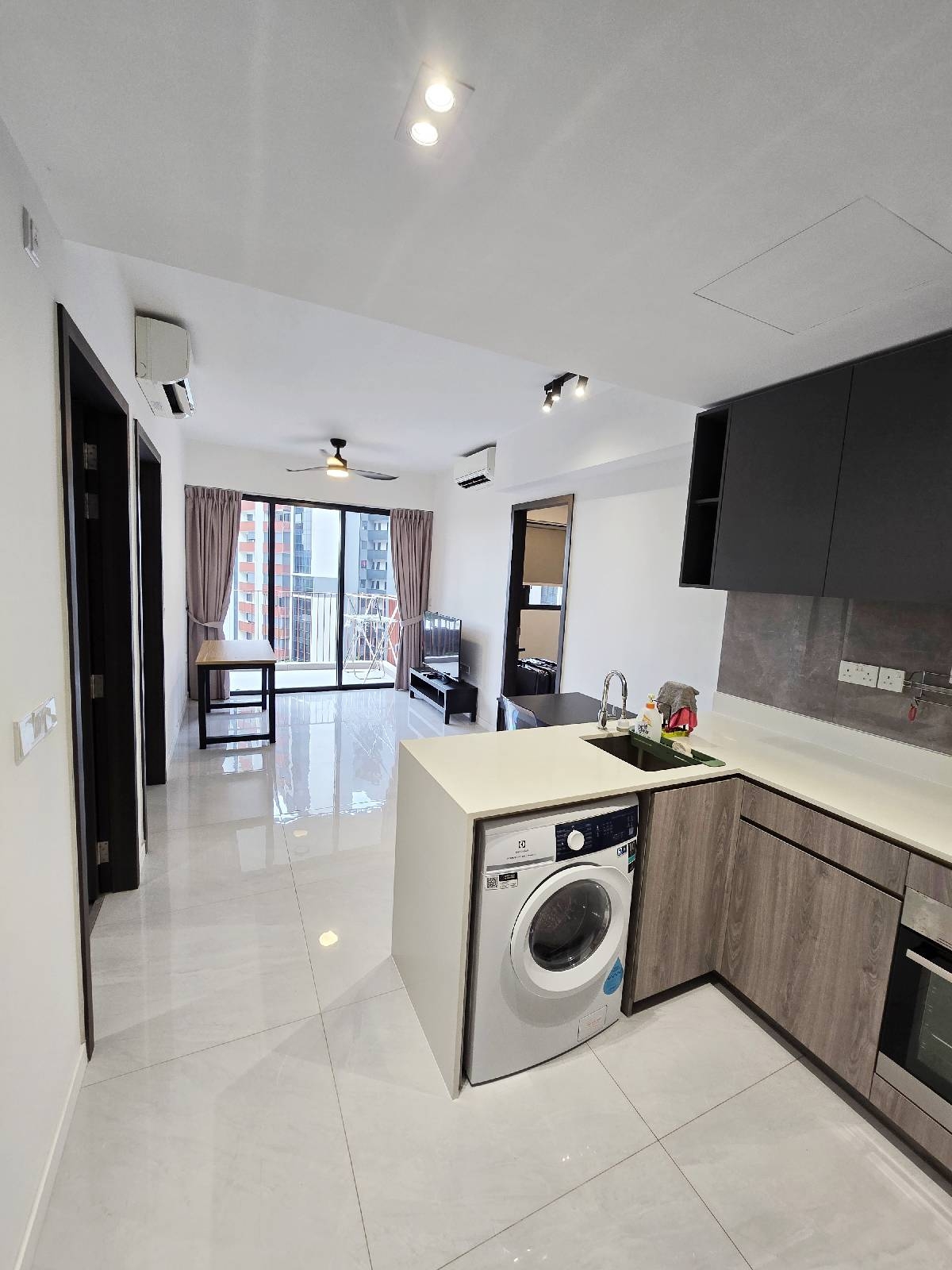 RIVERFRONT RESIDENCES 4