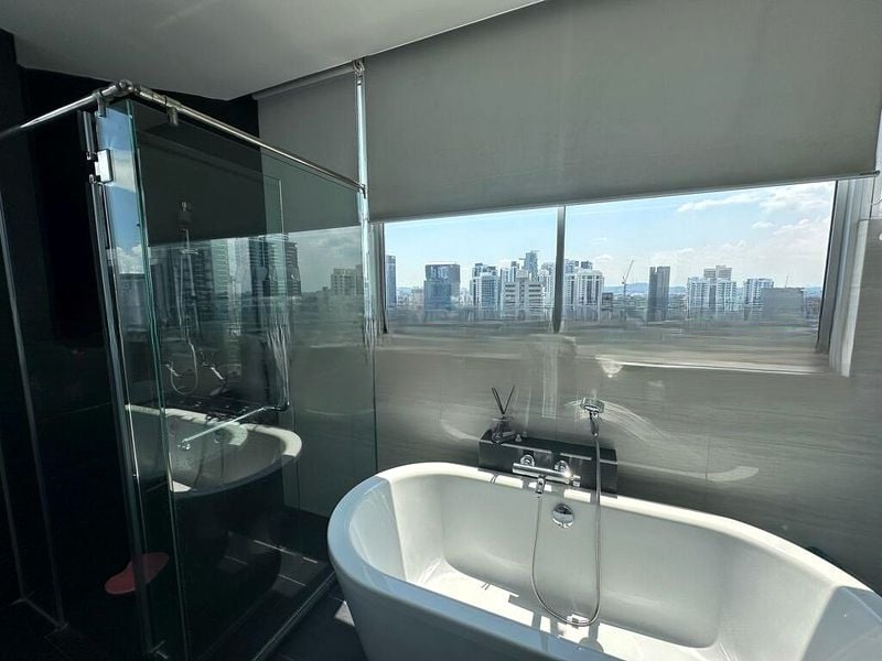 ELIZABETH TOWER 2