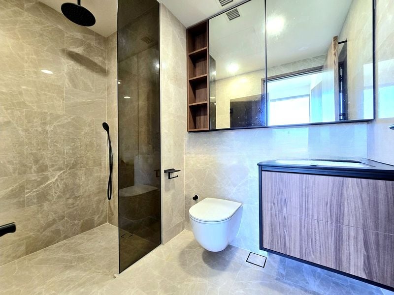 COASTLINE RESIDENCES 11