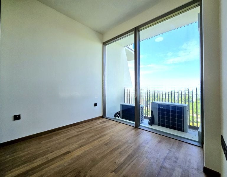 COASTLINE RESIDENCES 13