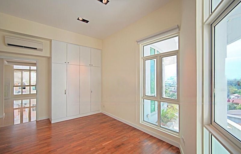 HOLT RESIDENCES 4