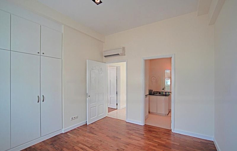 HOLT RESIDENCES 6