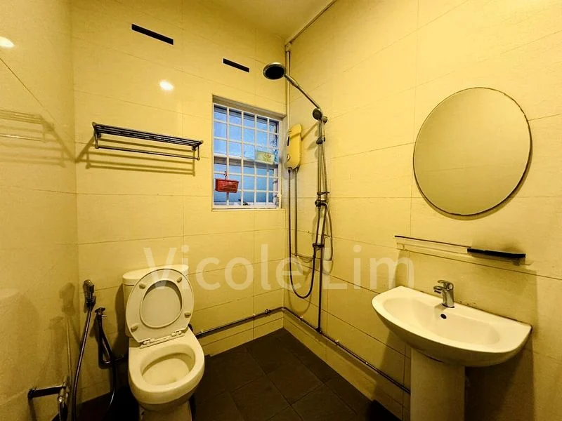 HOLLYWOOD APARTMENTS 4