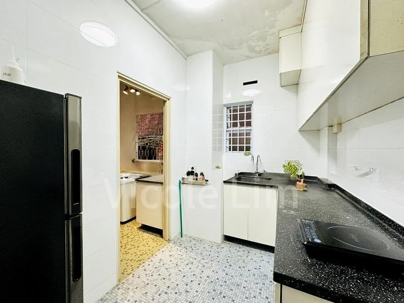 HOLLYWOOD APARTMENTS 5