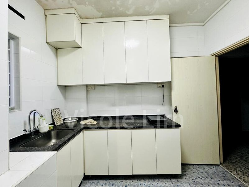 HOLLYWOOD APARTMENTS 6