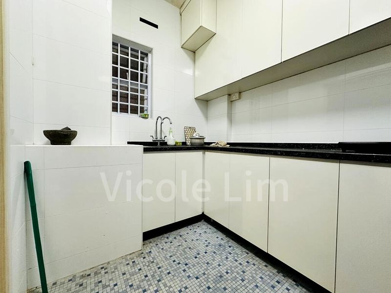 HOLLYWOOD APARTMENTS 7