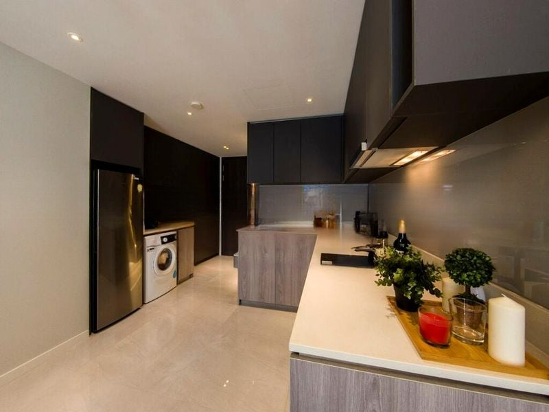 RIVERFRONT RESIDENCES 4