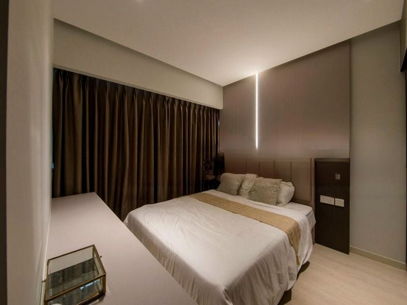 RIVERFRONT RESIDENCES 6