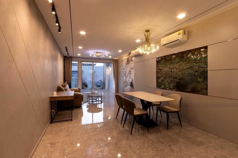 8 @ MOUNT SOPHIA 11