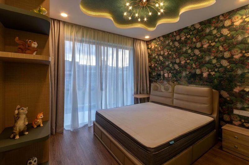 8 @ MOUNT SOPHIA 8