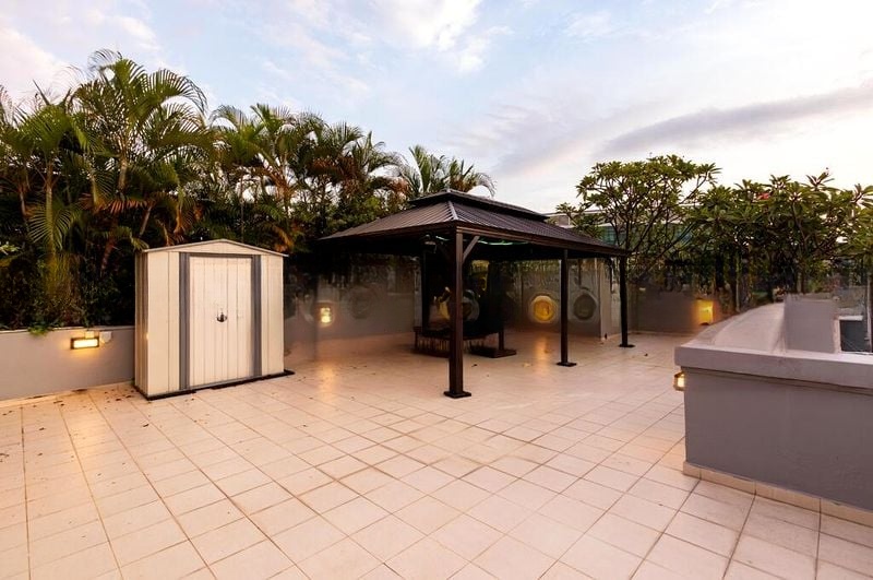 8 @ MOUNT SOPHIA 1