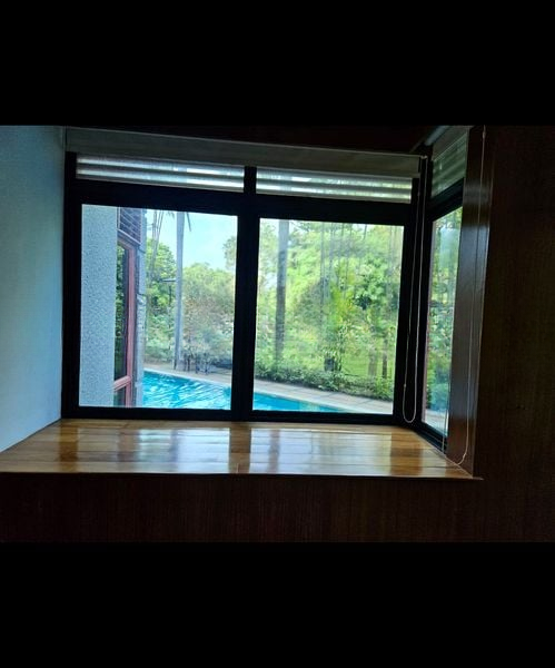 THE EDGEWATER 12