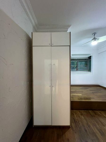 THE EDGEWATER 8