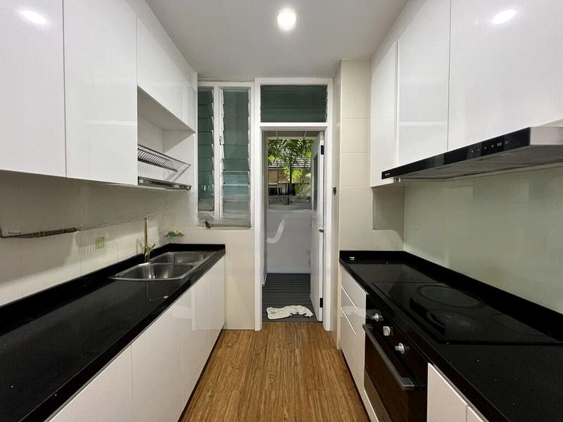 THE EDGEWATER 12