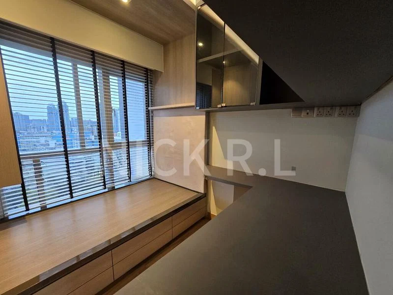 EIGHT RIVERSUITES 12