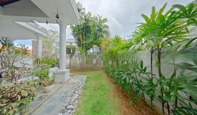 EASTWOOD WALK GARDENS 1