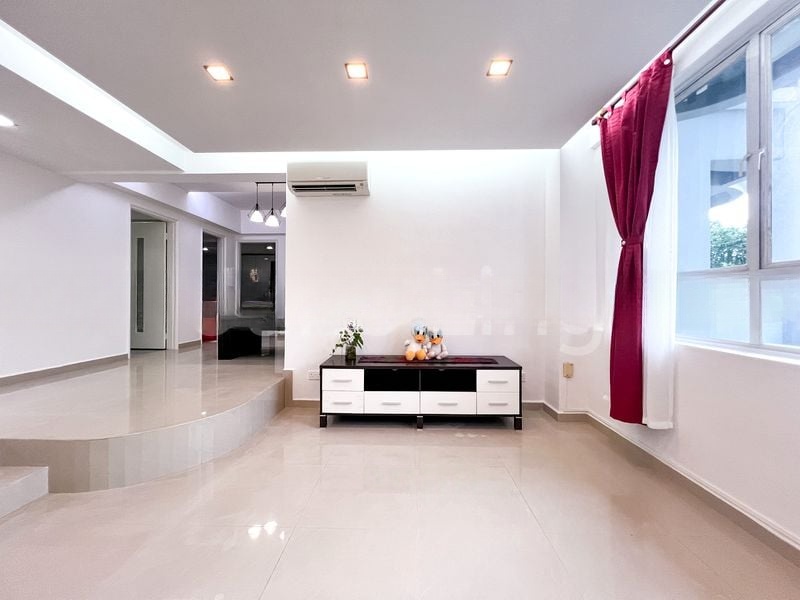 ESCADA VIEW 4