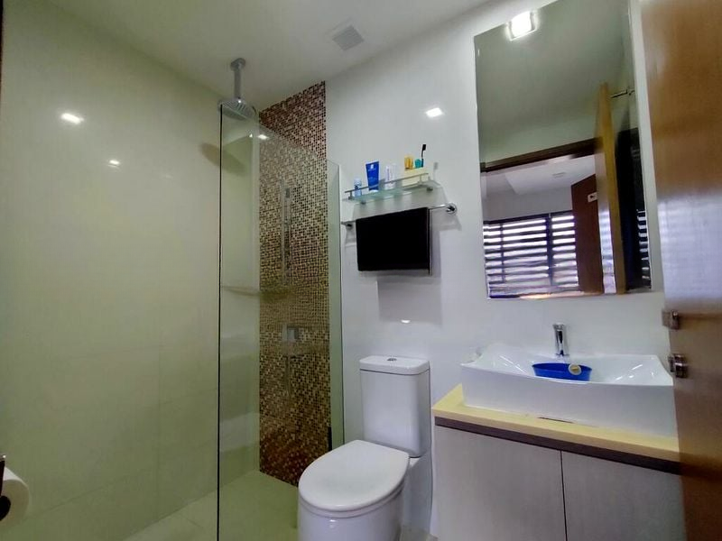 38 I SUITES 1