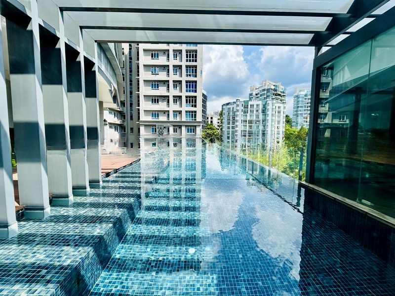 ROBIN SUITES 8