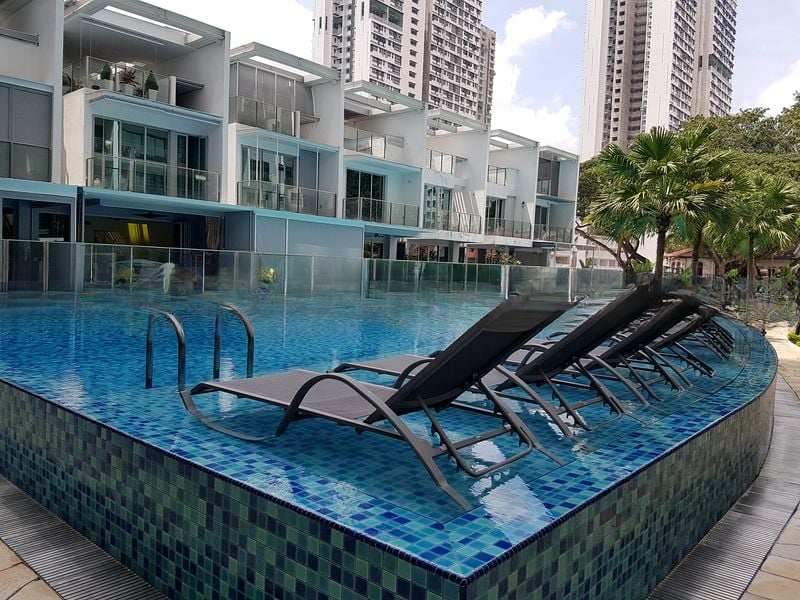 EIGHT RIVERSUITES 10