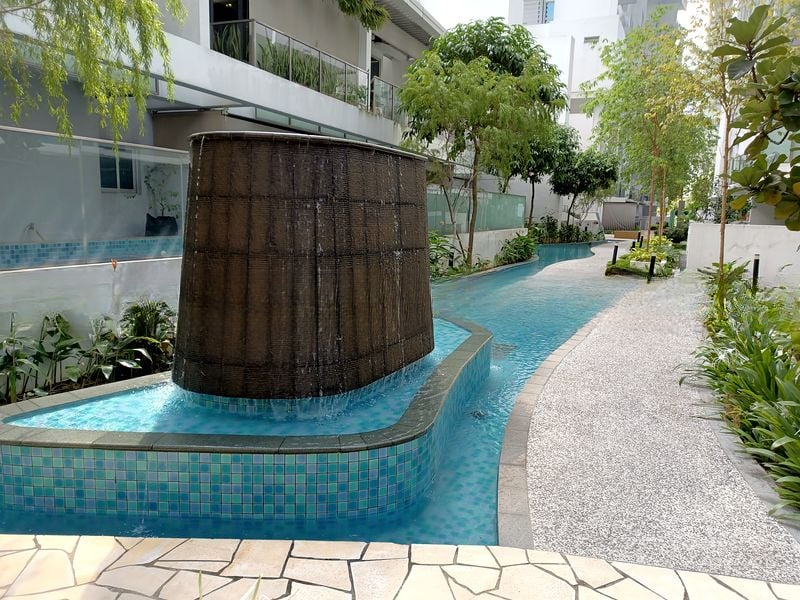 EIGHT RIVERSUITES 12