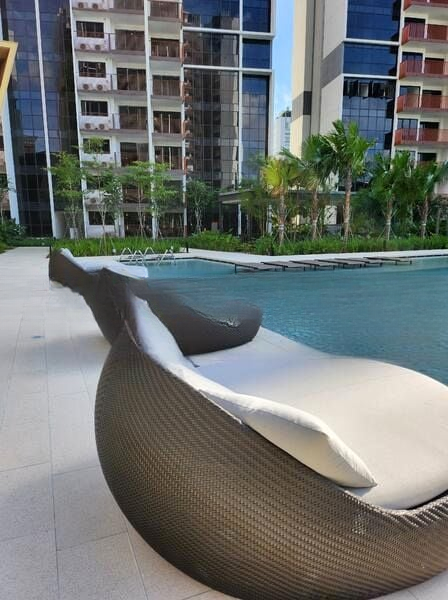 RIVERFRONT RESIDENCES 6