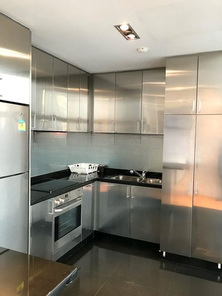 THE LINCOLN MODERN 8