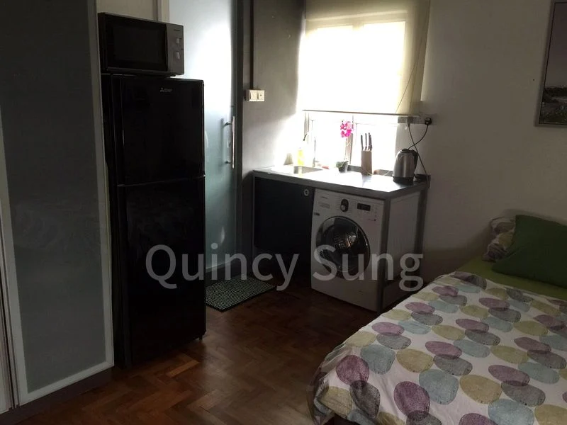 THE RIVERSIDE PIAZZA 6