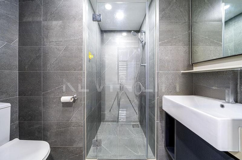 RIVERFRONT RESIDENCES 6