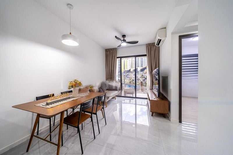 RIVERFRONT RESIDENCES 4