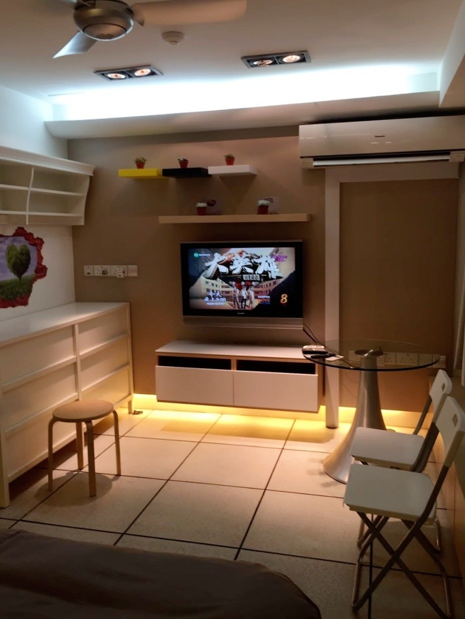 INTERNATIONAL PLAZA 11