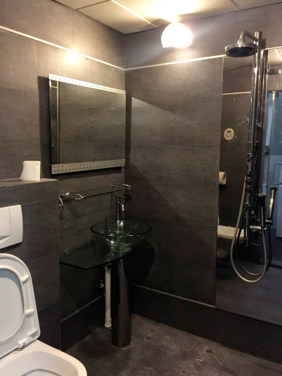 INTERNATIONAL PLAZA 4