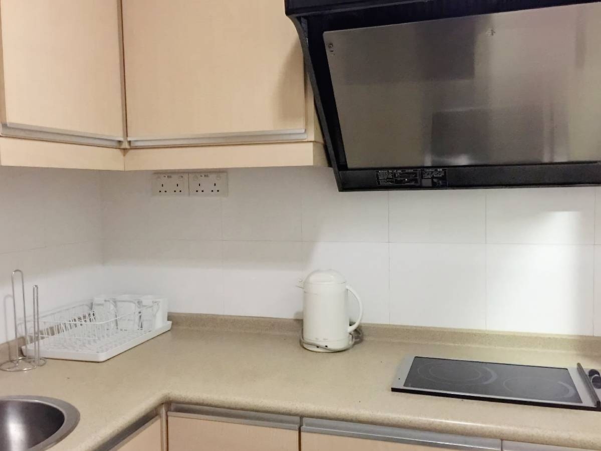 INTERNATIONAL PLAZA 8