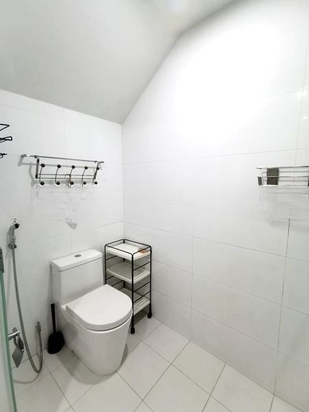 # 1 SUITES 4
