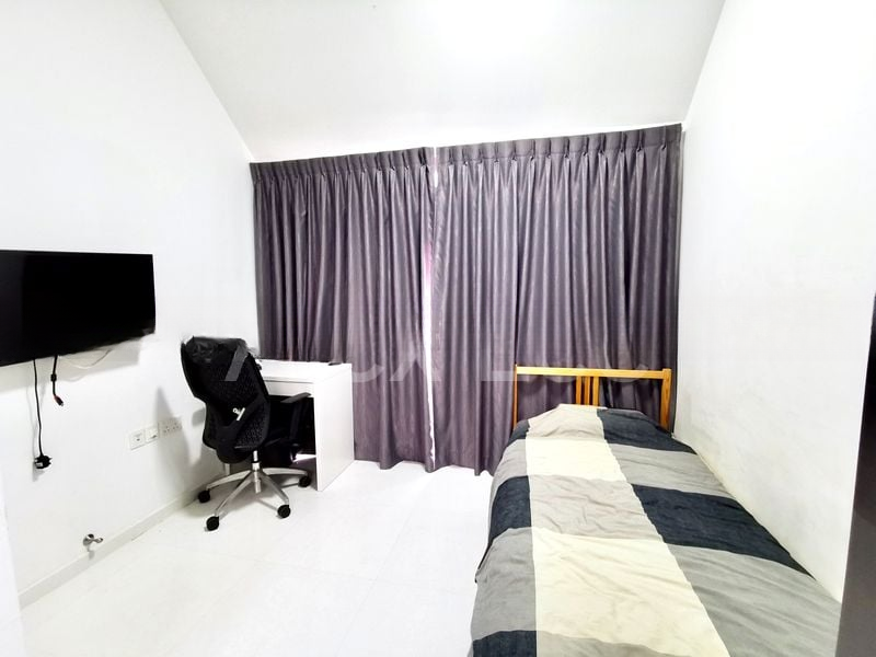 # 1 SUITES 8