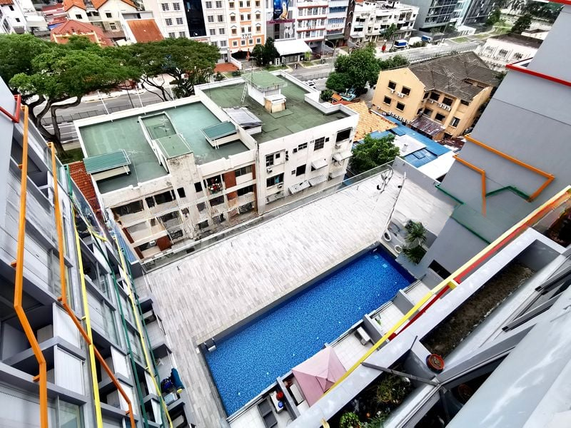 # 1 SUITES 10