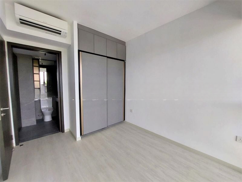 RIVERFRONT RESIDENCES 5