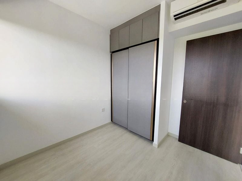 RIVERFRONT RESIDENCES 6