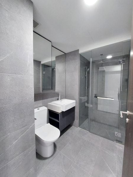 RIVERFRONT RESIDENCES 7