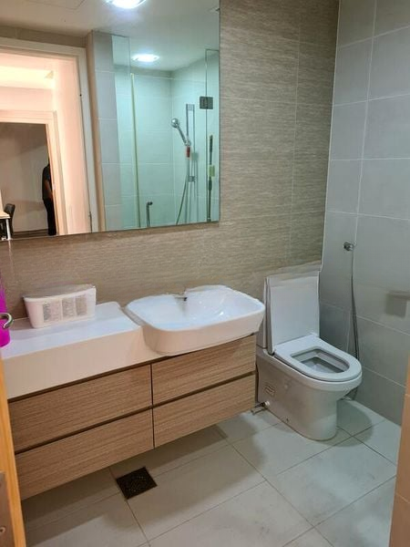 THE LAKEFRONT RESIDENCES 7