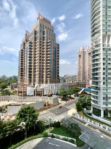 CENTENNIA SUITES 12