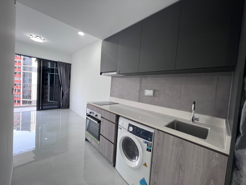 RIVERFRONT RESIDENCES 8