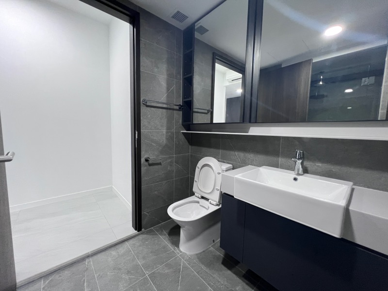 RIVERFRONT RESIDENCES 9