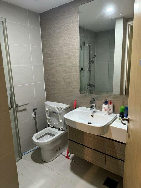 THE LAKEFRONT RESIDENCES 3