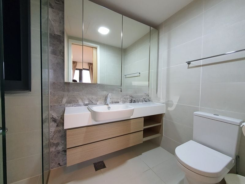 THE LAKEFRONT RESIDENCES 7