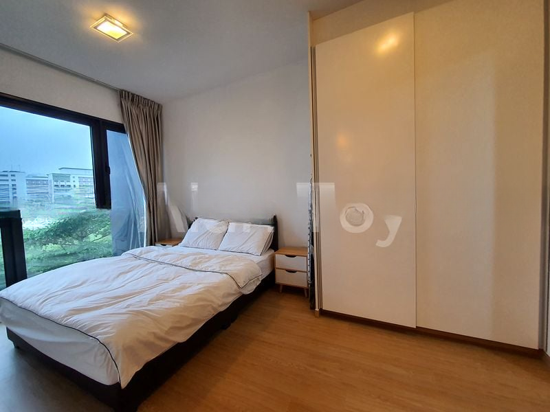 THE LAKEFRONT RESIDENCES 4