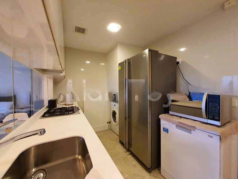 THE LAKEFRONT RESIDENCES 3