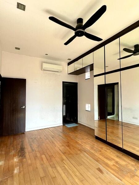 LANDBAY CONDOMINIUM 5