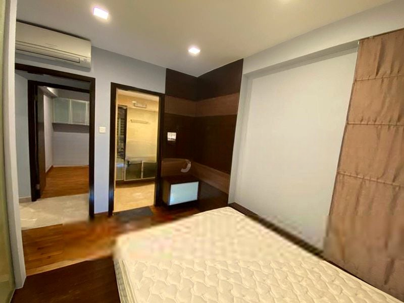 SUNNY PALMS 8