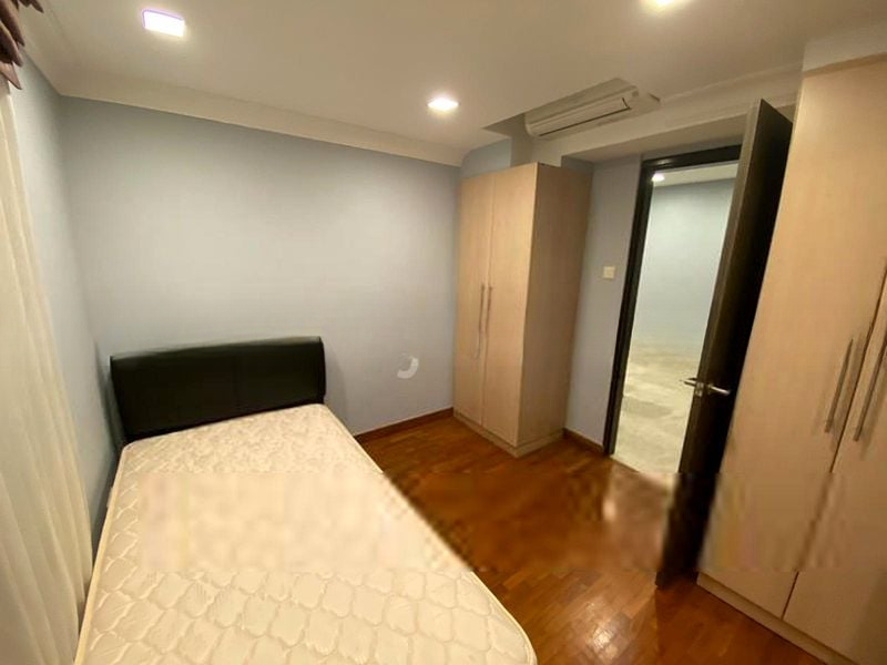 SUNNY PALMS 11
